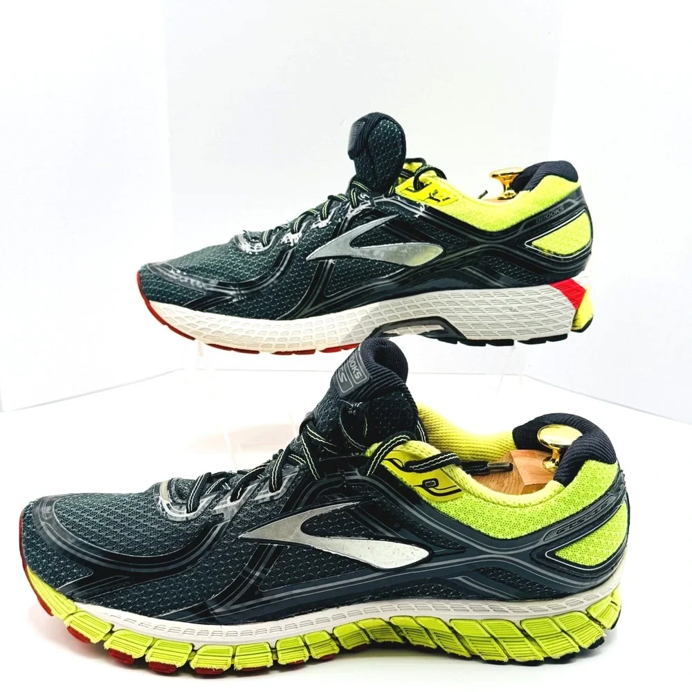 Brooks Adrenaline GTS 16 Men's Size 12D‎  Running Shoes Black, Fuschia & Red